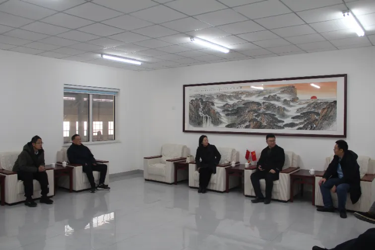 ​Fáilte roimh thoscaireacht ó Ollscoil Ailtireachta Shandong chun Cuairt a thabhairt ar an nGléasra agus Comhoibriú a Iniúchadh